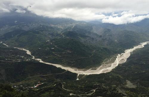 The Mountain House -mountain getaway - Photo 17