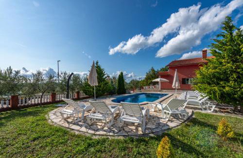 Villa Marić, a charming villa with a beautiful poolside - Foto 10