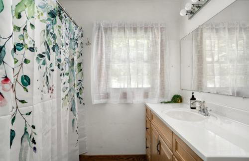 Woodland cabin w hot tub & fire pit - Foto 17