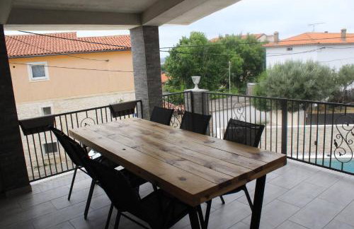 Apartments Mia with pool near Medulin - Photo 8