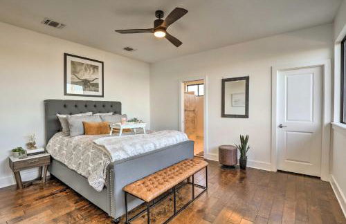 Lake Granbury Views and Game Room! Modern Escape - Foto 12