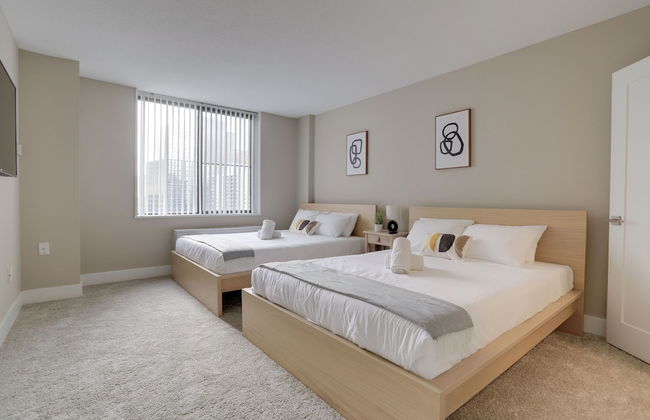 Crystal City Apt for Business Travelers - Photo 9