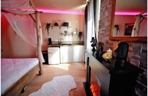 Duplex Safari jusqu'à 4 personnes, Spa XXL, day use, 5 min centre ville, cinéma, cascade et lit sous les arbres - Foto 39