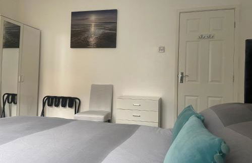 BeRo Bungalow with a hot tub & a large garden! - Foto 13