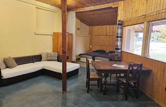 Galeria In The Garden - Photo 26