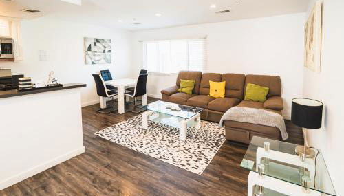 Chic 1-Bedroom with Dinning area in Central Location Close to Downtown with Free Parking - Foto 5