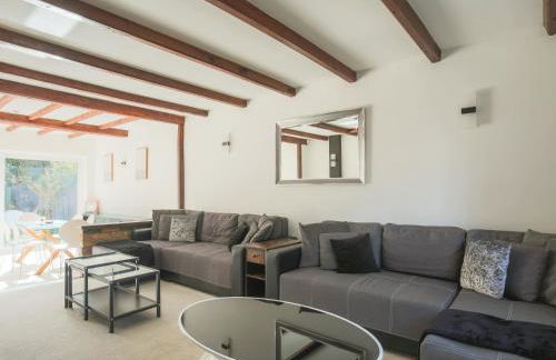 Idyllic Home in Picturesque Village of Wraysbury - Pass the Keys - Foto 4