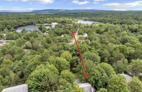 Stunning! Pocono Escape! HotTub Sauna Pool Ski Pet-Friendly Firepit Game Room Fireplace BBQ Lakes Tennis Fishing - Foto 70