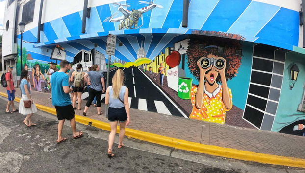 Tour privado de los murales de Los Pepines - Foto 2, Recorriendo los murales de Santiago