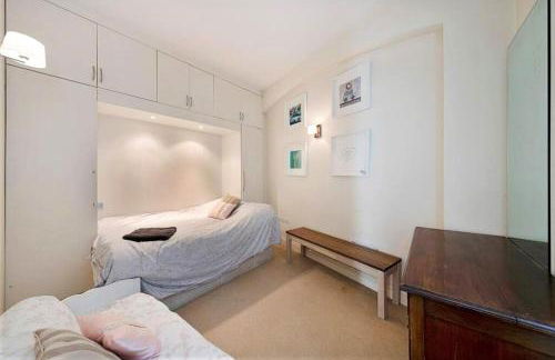 Hobart Home, spacious 2-bed flat in Pimlico - Photo 9