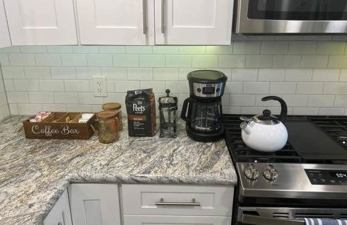 5-star Renovated 3BR Home & Backyard Deck near SU & Hospitals - Foto 38