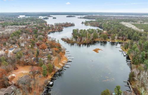 Cute Whitefish Cabin with Hot tub - Foto 32