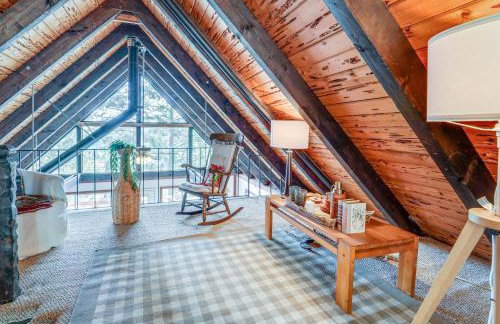 Serene Lakes Cabin with Deck Dog Friendly! - Foto 18