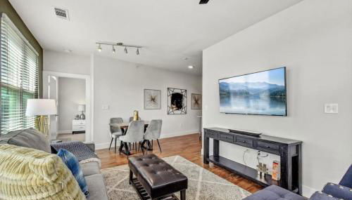 2BR Airy Getaway Near Downtown Pool Gym - Foto 4