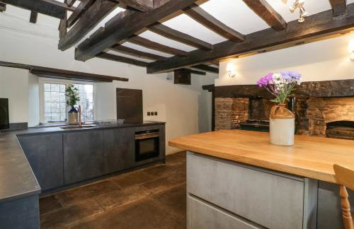 White Haywood Farmhouse - Photo 10