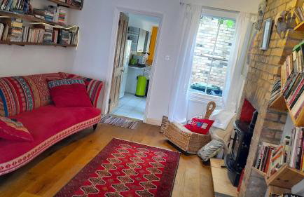 Lovely artist's home ecently refurbished - Photo 1