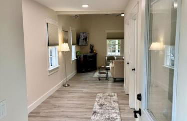 Newest Cottage Downtown. Pet Yes - Photo 57