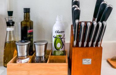 Spacious Disneyland Retreat for 12 wGame Room, Pool Table, King Bed & EV-Friendly - Foto 12