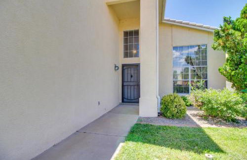 Explore ABQ and Rancho Rio Family Home with Patios! - Foto 25