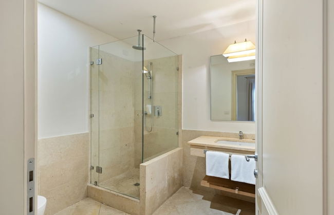 Garden & Wine Country Stay - Photo 19