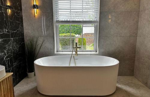 Red Roofs - 5BR Luxury - Large Gardens - EV Point - Near Edinburgh - Photo 16