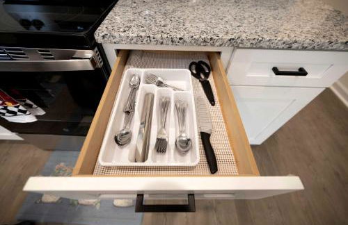 4 Min to Downtown - 10 to Elon - Washer and Dryer - Foto 34