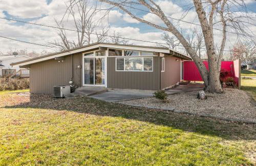 Mid-Century Style And Class In Quiet NE Location - Foto 26