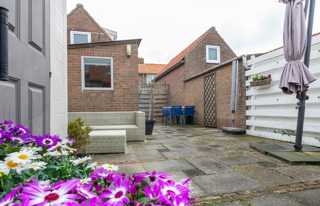 Charming Beach Getaway - Photo 17