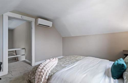 Entire Duplex w Historic District and Sleeps 12 - Foto 35