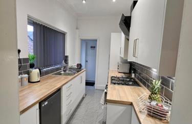 By the Joyous Stays - House with home comforts - Foto 14