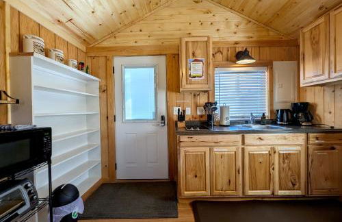 Yellowstone's Treasure Cabins - Foto 144