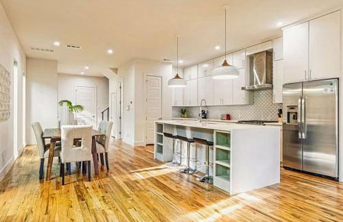 Uptown Modern with Private Patio & 1Gbps Wi-Fi - Foto 37