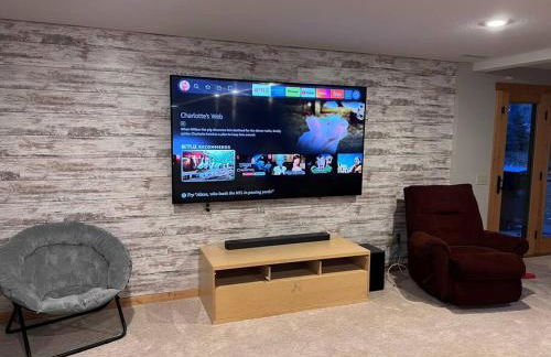 Large Log Home on Lake with Hot Tub - Foto 46