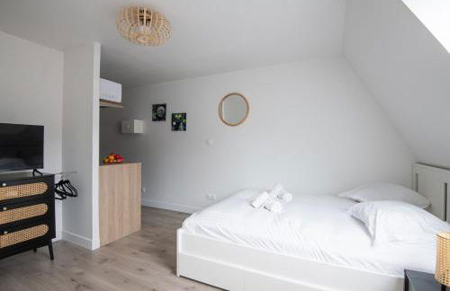 Beautiful Renovated Studio - next to the metro - Foto 9