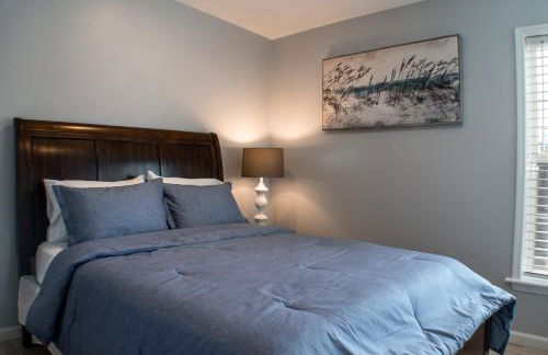 Cozy condo with yard and patio. Long-stay discount available - Foto 3