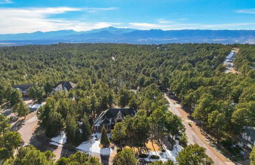 Peaceful Pines! Pool Table, Gym & Forest Views - Foto 42