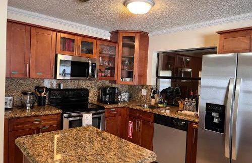 Entire Single Family home 3 bed 2 bath in water front big cozy back yard view - Foto 1