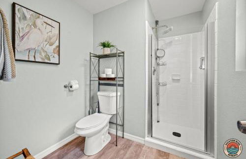 The Splash Society-Pool, Spa, Games, and Vibes - Photo 31