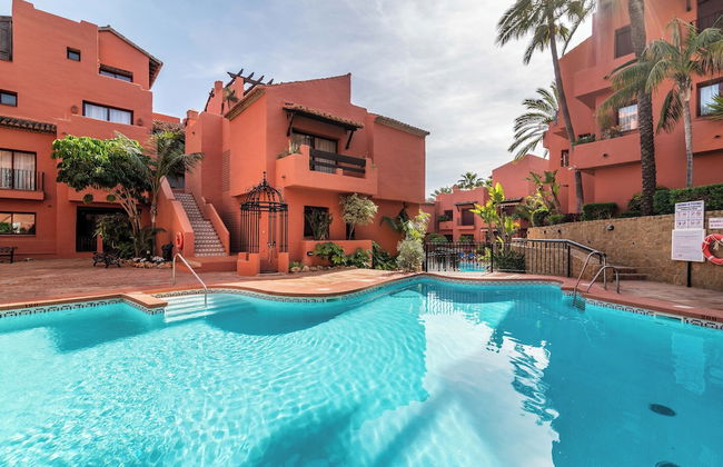 Luxury 2-bed Apartment Elviria - Pool, Sauna & gym - Foto 16