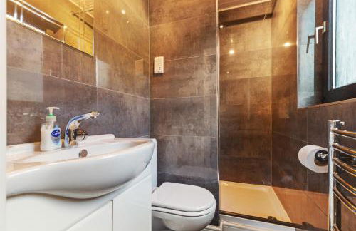 Hazelglade Cottage - Hot Tub, Games Room, Pet Friendly - Photo 30