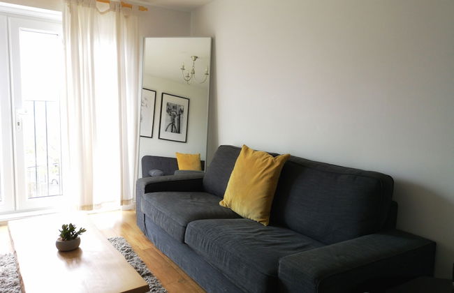 Bright & Modern 2BR Apartment Parking - Foto 7