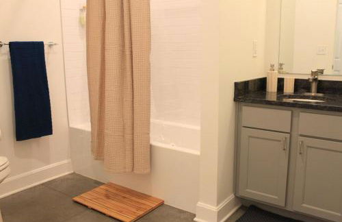 The Lawrencian Loft -2BD king & Queen beds, 2 BA - Foto 25