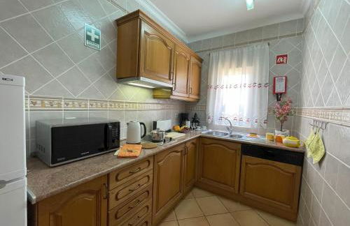 VILLA EBER - independent 1 & 2 bedroom apartments, pool, air con, fast Wi-Fi, near old town of Albufeira and beaches - Foto 36