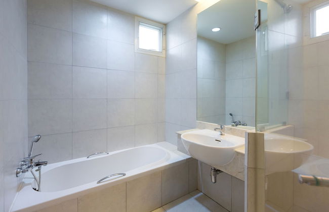 Baan Sanpleon Beachfront Condominium - Photo 50