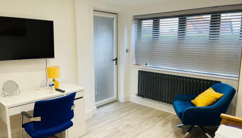 MODERN STUDIO APARTMENT, PRIVATE- DRIVEWAY PARKiNG - Foto 3