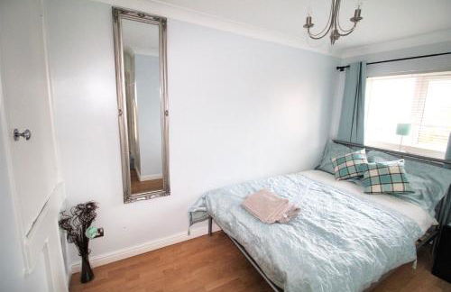 2 Bed House - Sleeps 4 - Parking - Pets - Garden - Foto 9