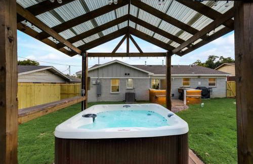 Luxury Home w Hot Tub near AT&T Stadium - Foto 38