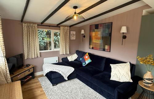 Robins' Rest - 22 Caer Beris Luxury Lodge Park NEW Sleeps 6 Riverside Reteat - Foto 1