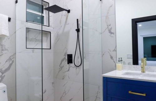 Lake Home: Relax and Unwind in Mission Hidden Gem - Photo 42