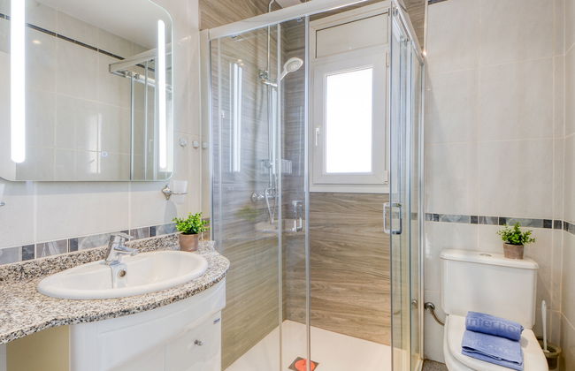 4 bedroom House in Castelló d'Empúries with private pool and garden - Photo 31